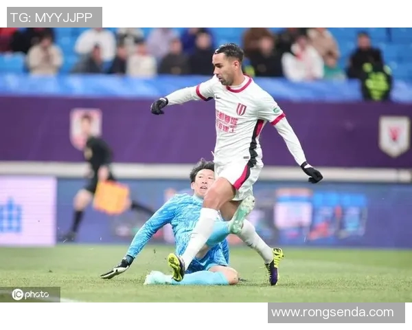 中超门将失误球飞空门引热议